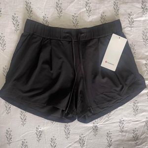 NWT Lululemon Stroll at Sundown Shorts